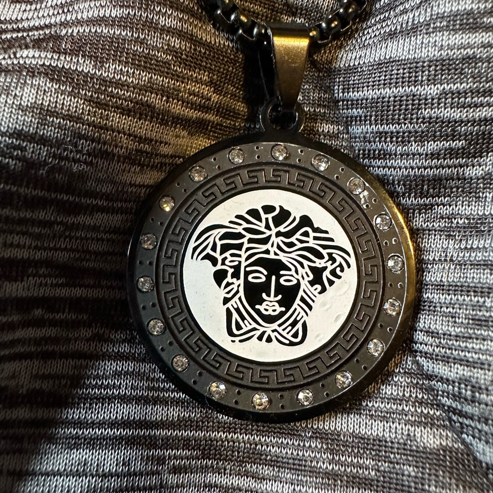 Elegant Black and Silver Pendant Necklace
